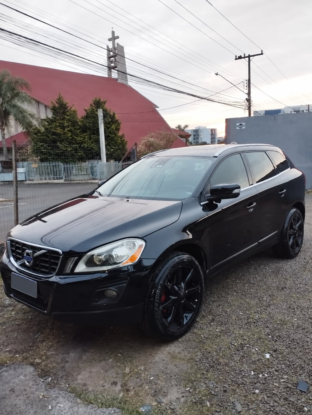 Volvo XC60 T6 prata, vista externa